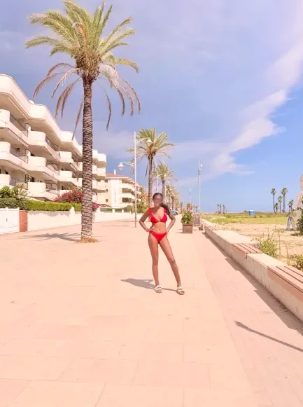Amina, 18