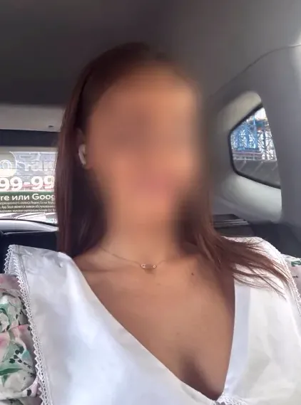 Amira, 35