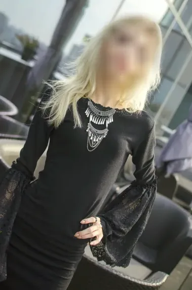 Anna, 25