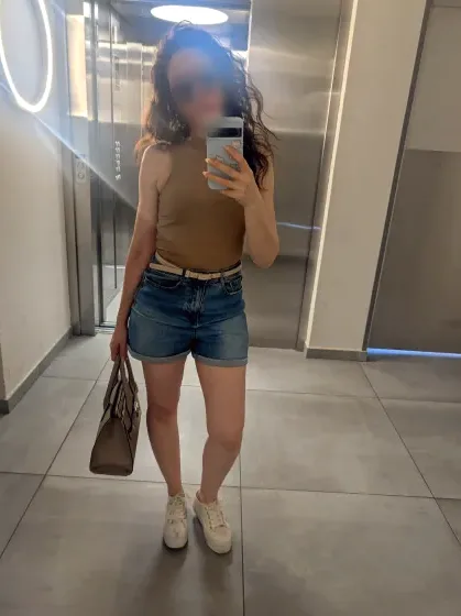 Caroline, 40