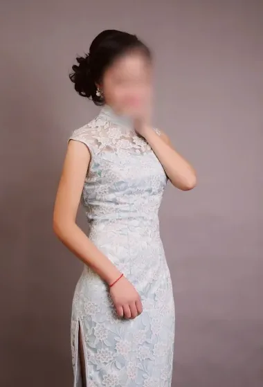 Ella, 28