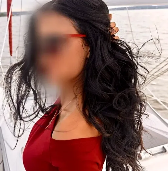 Ella, 35