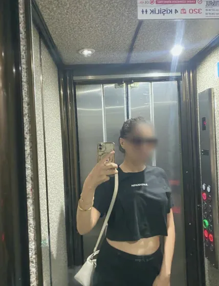 Lejla, 33
