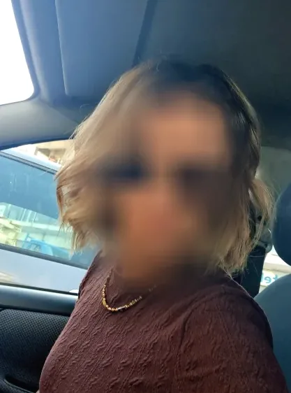 Rosa, 33
