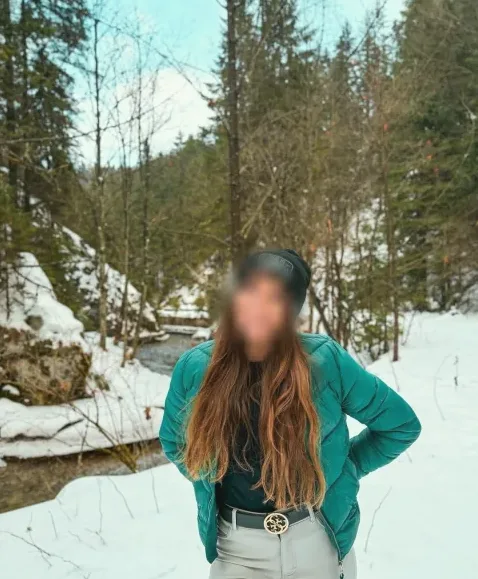 Sara, 27