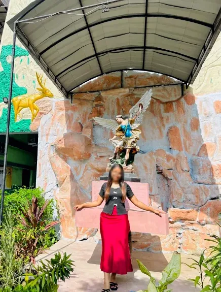 Yasmin, 29
